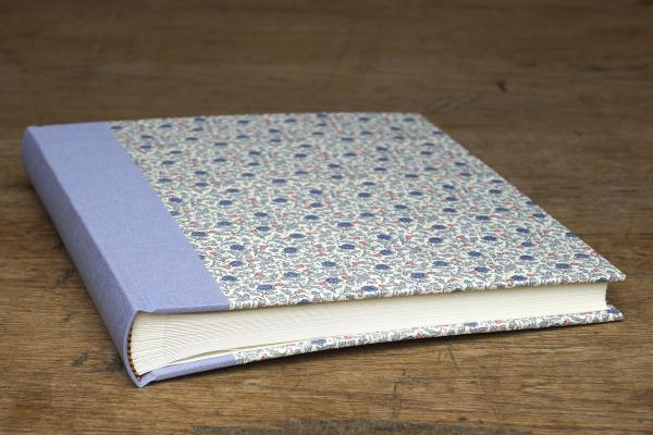 Solid craftsmanship photo album with rose motif